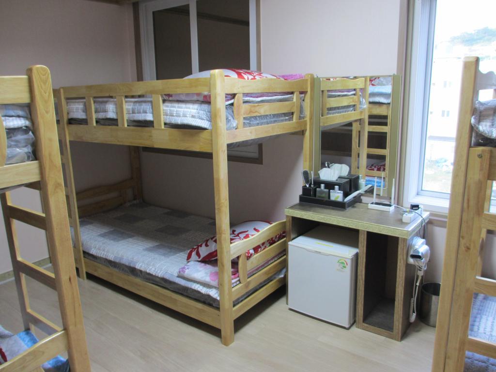 Moiri Guesthouse Yeosu Buitenkant foto