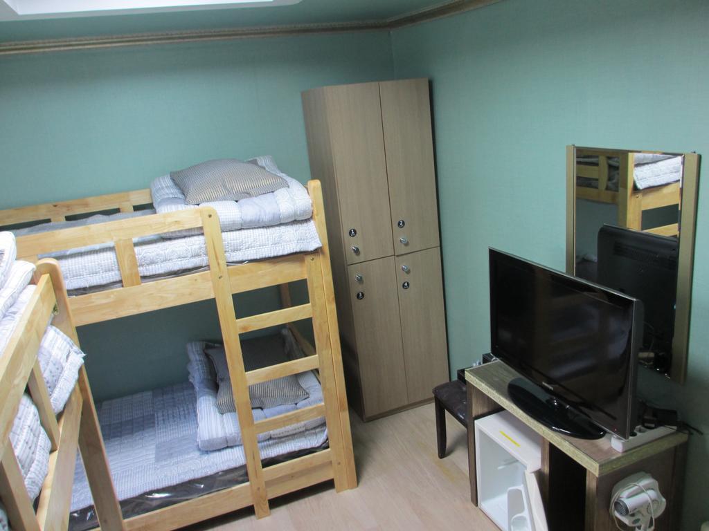 Moiri Guesthouse Yeosu Buitenkant foto