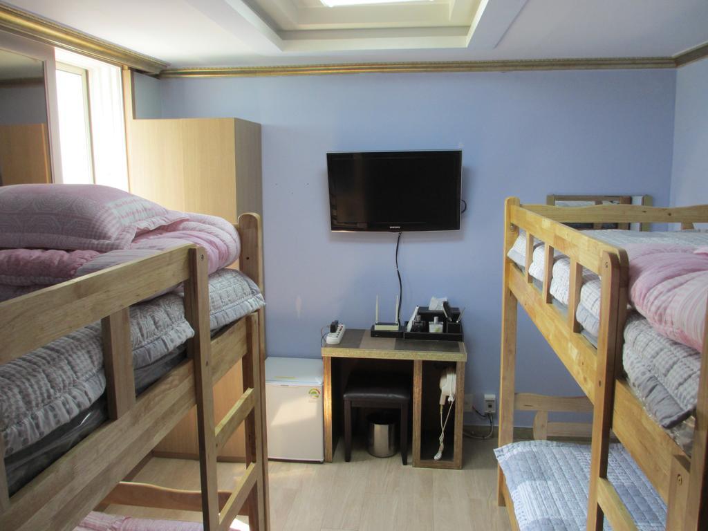 Moiri Guesthouse Yeosu Buitenkant foto