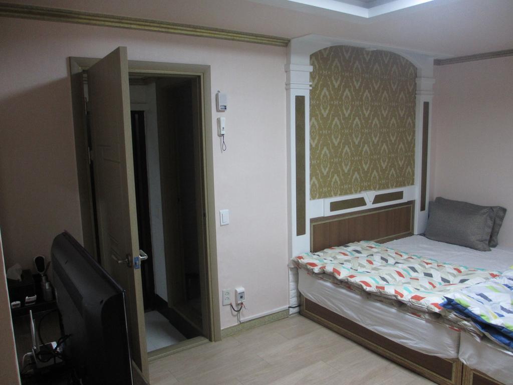 Moiri Guesthouse Yeosu Buitenkant foto