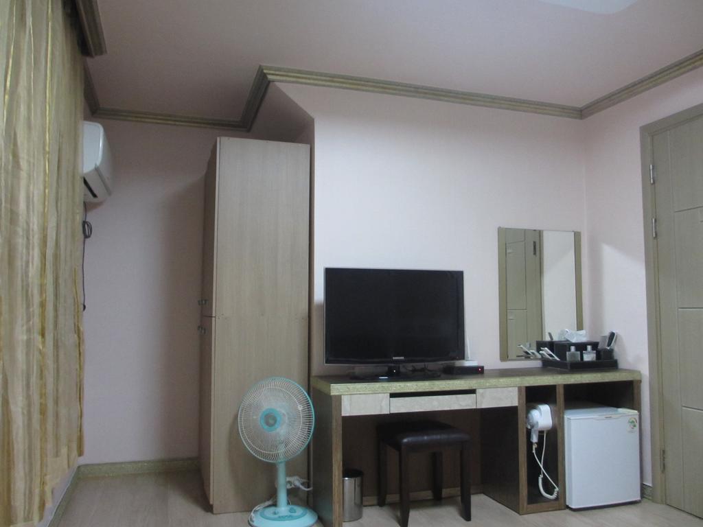 Moiri Guesthouse Yeosu Buitenkant foto
