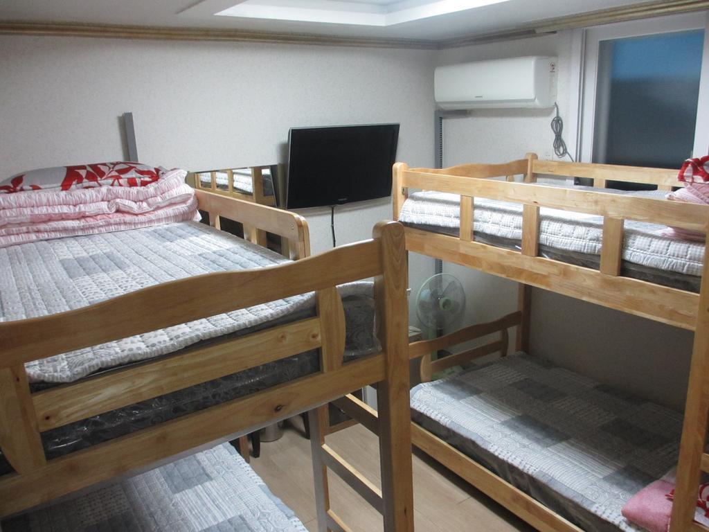 Moiri Guesthouse Yeosu Buitenkant foto